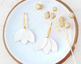 White ecru and gold-plated leather earrings - Alba earrings - Gift idea for women - Handcrafted creation - Agatiz