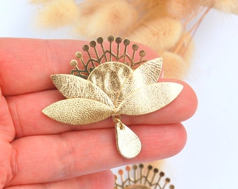 Etamine flower brooch in golden leather - Women's leather jewelry - Gift idea, wedding jewelry, parties, Christmas - Handmade creation - Agatiz