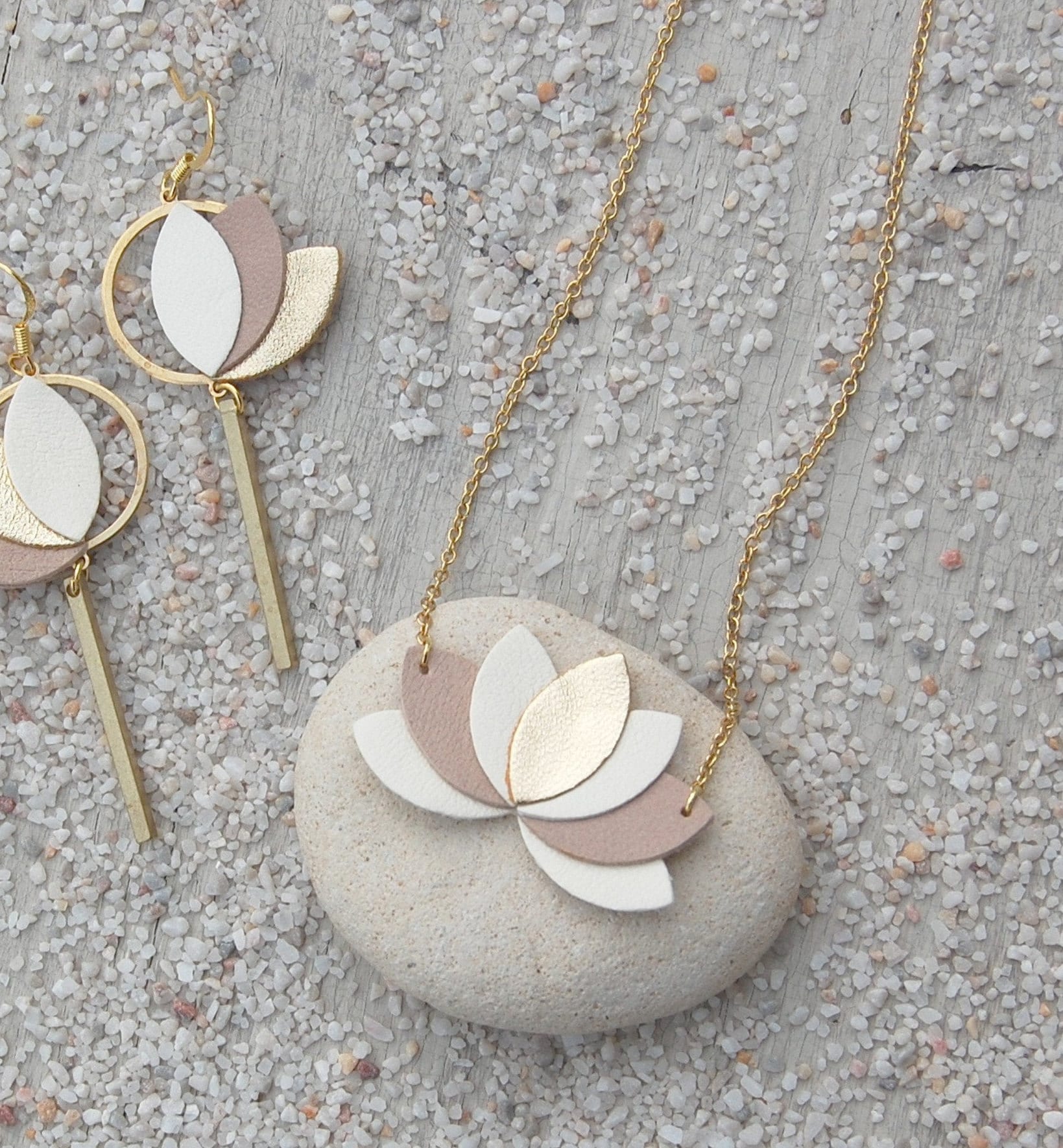 アクセサリー LOTUS SILVER NECKLACE GOLD LOTUS SILVER NECKLACE GOLD – STRONG