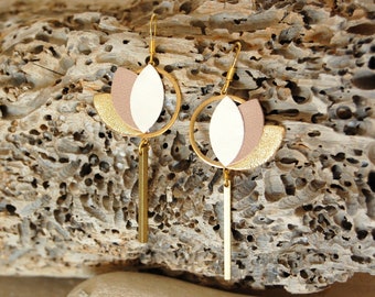 Mini lotus earrings in white, nude and gold-plated leather - artisanal creation - Gift idea for women - Agatiz