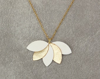 Collier cuir fleur de lotus blanc et or - Bijoux femme - Idée cadeau pour femme - AGATIZ