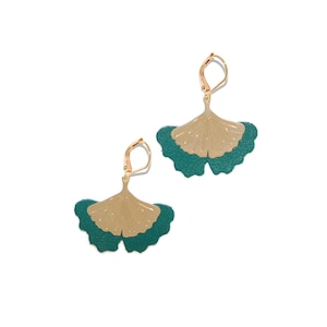 Ginkgo biloba earrings in emerald green leather and gold plated - Gift idea - Artisanal creation - Agatiz