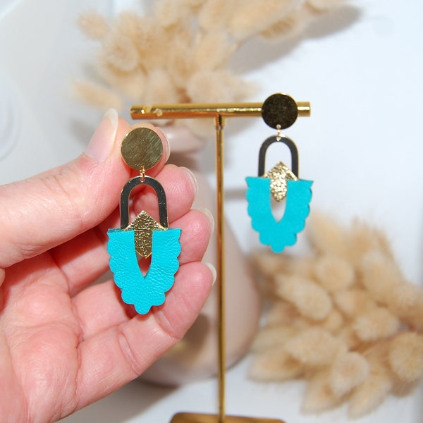 Boucles d'oreilles arche en cuir véritable, cuir vert calypso doré - Création artisanale- Idée cadeau témoin- Bijoux pour femme - Agatiz