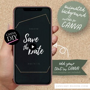Może przedstawiać: Animowany szablon tła Canva w kolorze czarnym i złotym z tekstem "Save the Date" i przyciskiem odtwarzania. Zawiera r&oacute;wnież tekst "Joanna & Paul" i datę "2020/10/05". Tekst "dodaj sw&oacute;j tekst w CANVA (szablon czcionki nie dołączony)" jest wyświetlany pod ekranem telefonu.