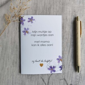 Biglietto di auguri per la festa della mamma con una dolce poesia. Stampalo e consegnalo alla tua cara mamma. Biglietto di auguri stampabile per la festa della mamma con poesia dedicata.
