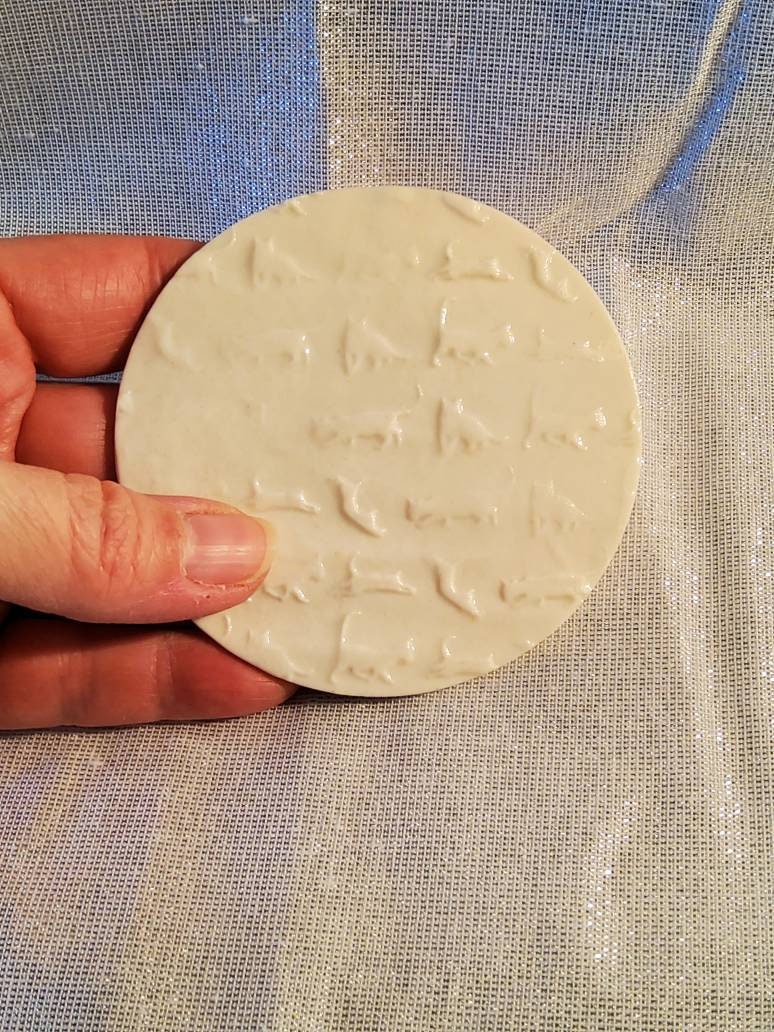 Plaque Ronde Motifs Chats en Relief.