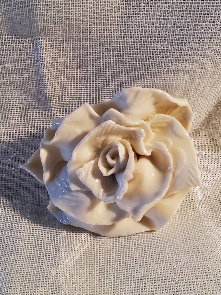 Fleur en Porcelaine Modelée à La Main