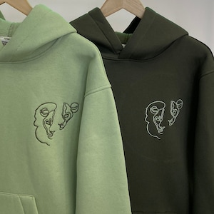 Aesthetic Embroidered Lion and Lioness Couple Family Hoodies Cartoon Animal Contour Crewnecks for Anniversary Birthday Gift foe Her and Him