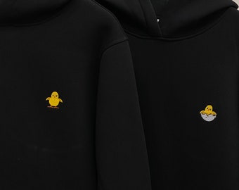 Paar individuell bestickte Emoji-Aufkleber, Kapuzenpullover, Sweatshirts mit Rundhalsausschnitt, passende Artikel für den Jahrestag, den Geburtstag, den Abschluss, ein personalisiertes Geschenk