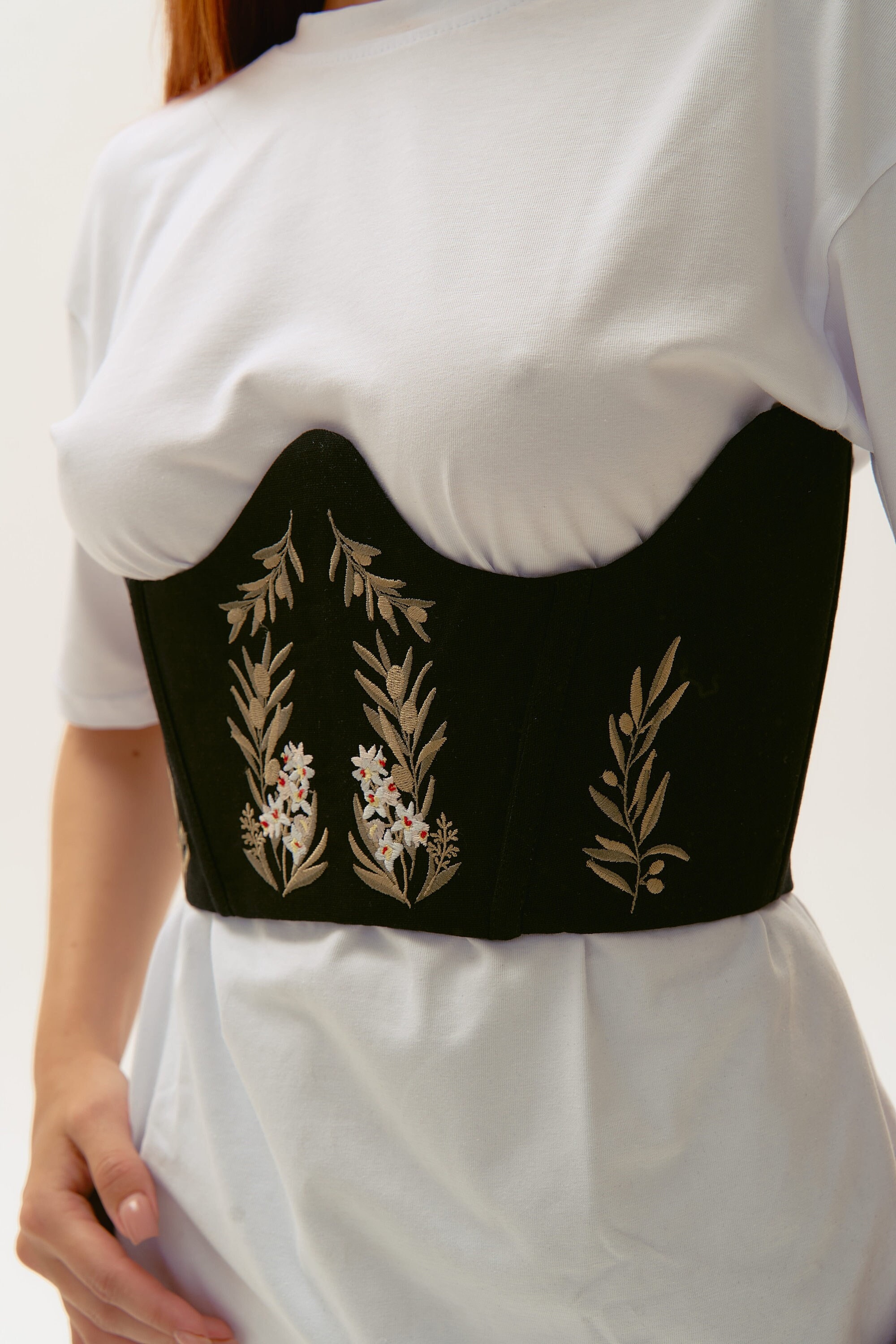 美品　AMERI INDIA EMBROIDERY BUSTIER ブラックF Ameri（アメリ）の「INDIA EMBROIDERY BUSTIER（その他トップス