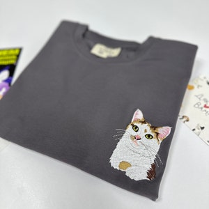Dark Gray T-shirt Embroidered Pet Cat Dog Owner Hoodie Embroidery Portrait Photo Sweatshirt Custom Gift for Her and Him Boyfriend