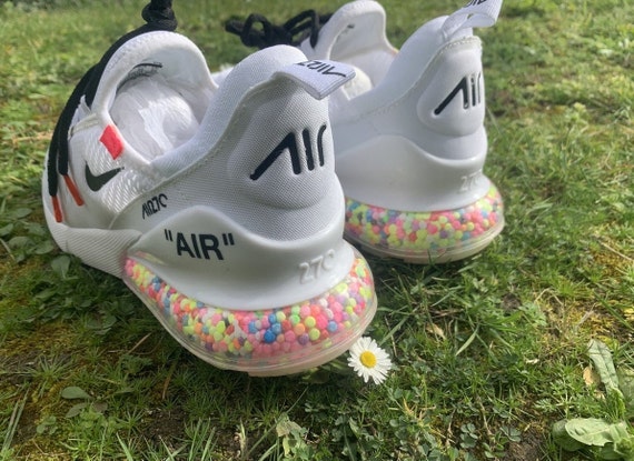 kleurrijke nike schoenen