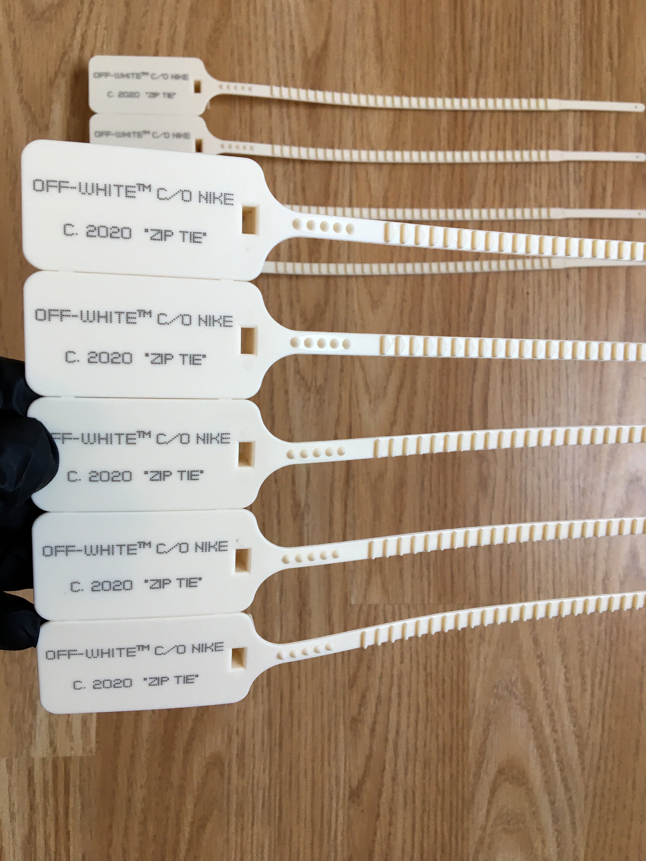 how to wear off white shoes zip tie