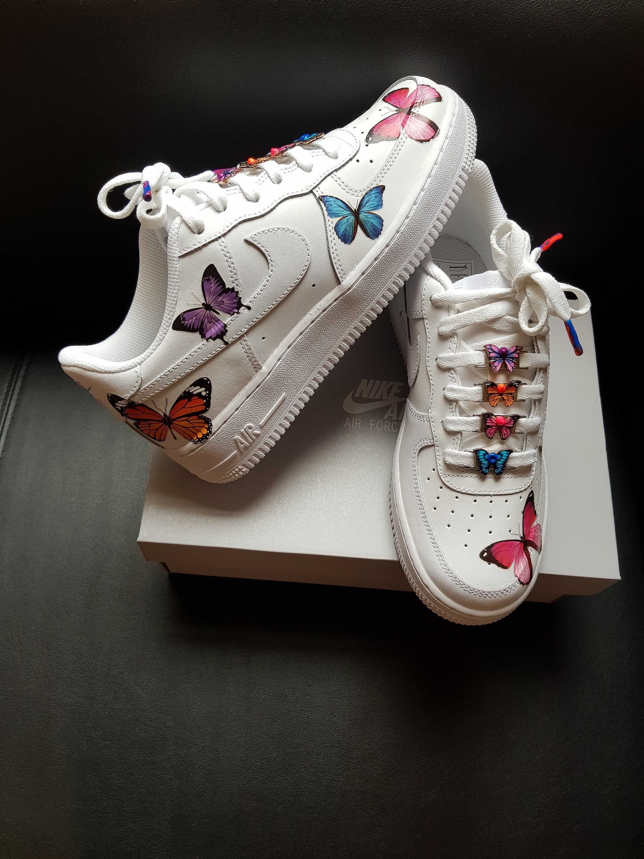 shoelace buckle nike