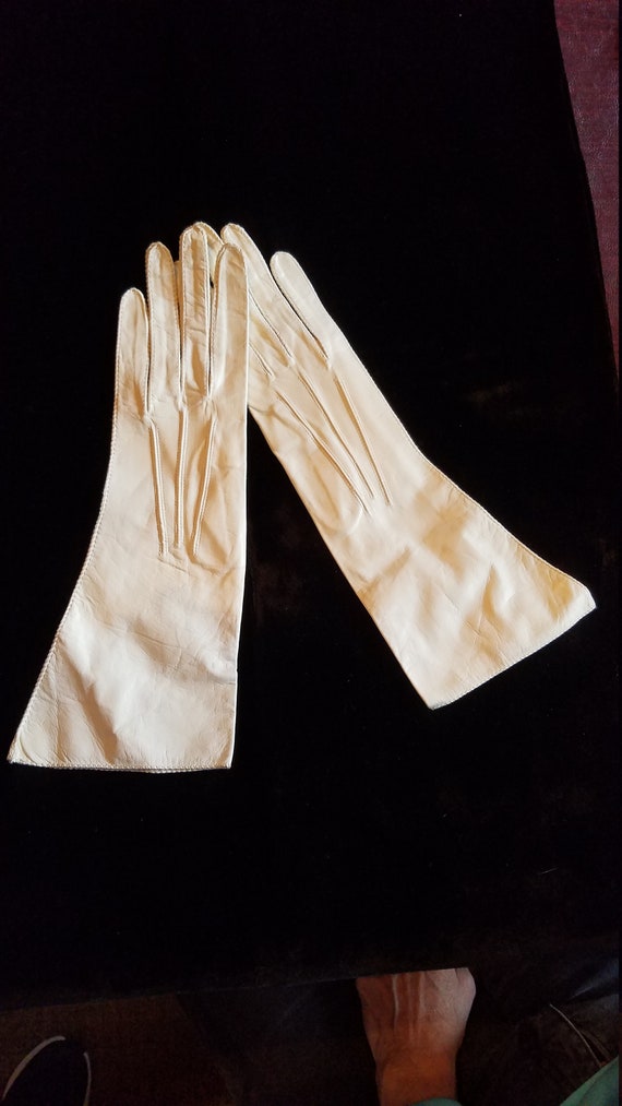Womens Vintage Gloves White Leather Size Small Gem