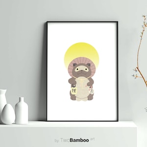 Puede incluir: Una ilustración digital de un Maneki-Neko japonés, o gato de la suerte, de color marrón claro y marrón, que lleva un sombrero rosa y blanco. El gato sostiene una pequeña bolsa con el carácter japonés para "fortuna" escrito en ella. El gato está de pie frente a un círculo amarillo.