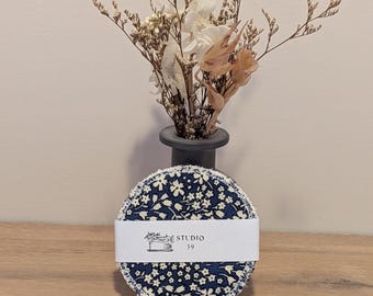 Conjunto de 5 Discos de Limpeza Facial Reutilizáveis em Algodão 100% com Estampa Floral Azul Marinho | Discos Removedores de Maquiagem Ecológicos | Lenços de Limpeza Facial Laváveis | Cuidados com a Pele Zero Desperdício | Feitos à Mão