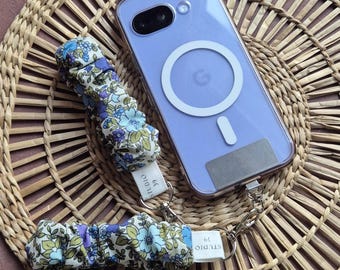 シュシュ付きリストレット（スマホホルダー付き）｜落下防止スマホストラップ｜盗難防止リストストラップ｜かわいいハンズフリースマホホルダー