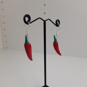Chilli pepper earrings, polymer clay mini vegetable earrings, mini foodie earrings, spicy earrings, hot pepper earrings, red pepper earrings