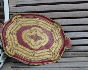 Bandeja italiana Brocante en los colores rojo oscuro y dorado Gran bandeja de madera veneciana, vintage Italia 1960.