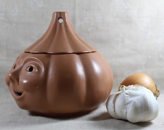 Terra cotta garlic pot, rural vintage | Onions and garlic pot with lid, rustic kitchen | Rural vintage, terra cotta pot