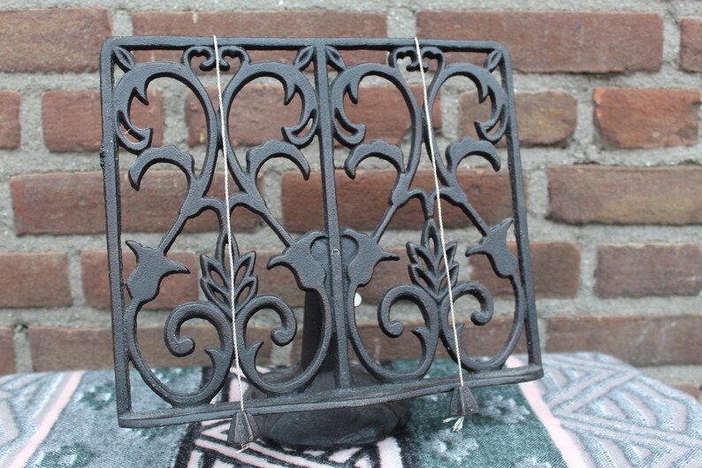 black cast iron bookends