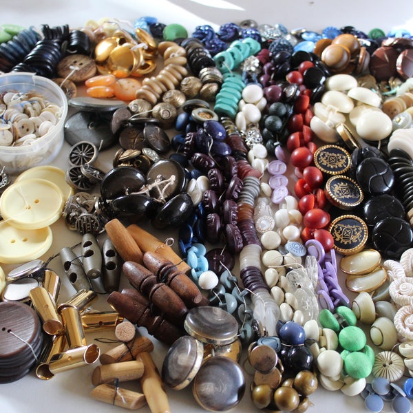 Knopen verzameling , partij vintage knopen | Fournituren voor naaien en breien , nostalgische kledingknopen | Retro knopen , handwerken .