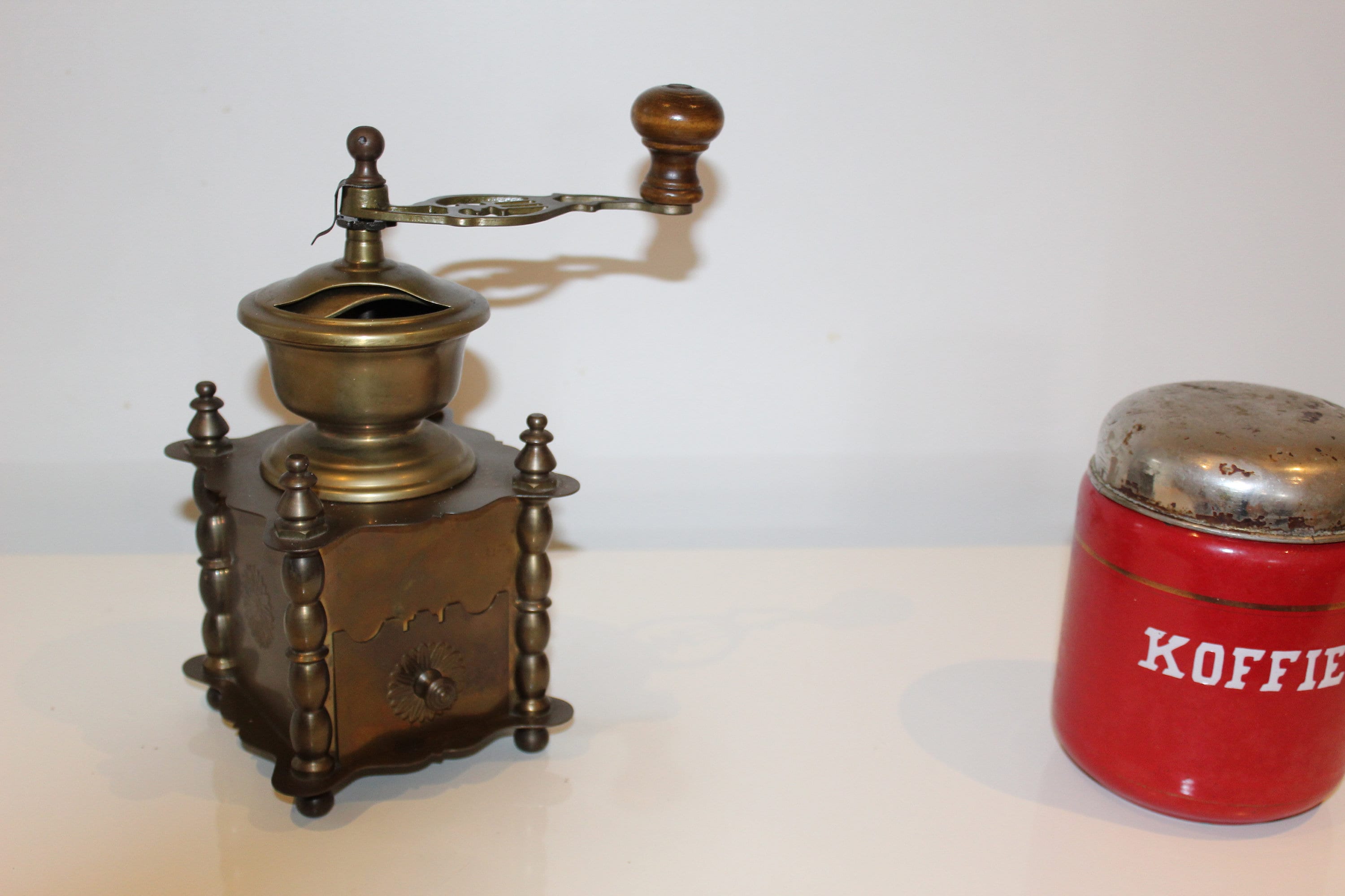 Copper Coffee Grinder in Baroque Style, Old-fashioned Coffee Grinder,  Midcentury Coffee Grinder From Years Gone By, Utensil Kitchen. 