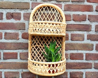 Vintage willow wall shelf, handmade wall decoration, boho round kitchen shelf willow woven basket shelf, China around 1970, etagere.