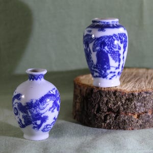 Miniature Chinese porcelain vases for collectibles, dollhouse decor or type case | Small vases , Export porcelain China.
