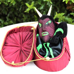 Teufel in einer Kiste, einzigartige Puppe | Theater- und Bühnenrequisite, Bühnenattribut handgefertigt | Teufelspuppe.