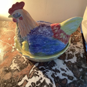 Emmaus Bradford - Vintage brown chicken in a basket ceramic egg holder £10