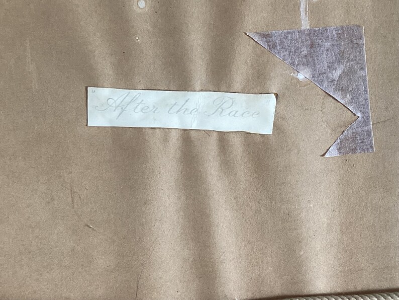 Peut inclure: Gros plan sur une surface en papier brun avec une &eacute;tiquette blanche qui dit "Apr&egrave;s la course".