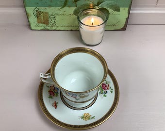 Juego de 12 tazas y platillos de porcelana fina inglesa vintage.