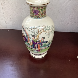 Auswahl an Mid Century Oriental Vasen Chinoserie Dekor Asiatische Interieurs