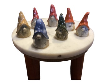 Ornement de nain en poterie fait main : Mini gnomes de maison de poupée en argile