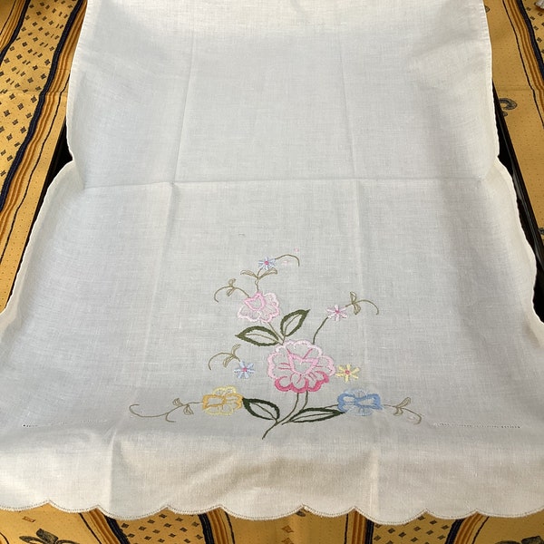 vintage Linen Tray Cloth and Napkins Grannychic Style GrandmaCore Homewares CottageCore Style