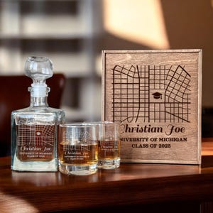 Cadeau carte d'université personnalisée, Remise des diplômes 2025, Verre personnalisé, Ensemble de carafes à whisky, Cadeaux de remise des diplômes, Campus personnalisé, Remise des diplômes de maîtrise