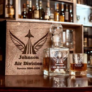 Air Force Decanter Set – Personalized Whiskey Glasses for Retired Pilots, Soldiers, Helicopter Pilots, Military Veterans, or Military Dads