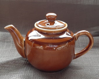 Single Cup Tea Pot. Vintage Decor, Retro Décor. Collectible vintage Brown Tea Pot. Little Brown Betty. Collectible Ceramic tea pot. WOW!