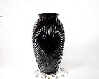 Art Deco Style Drape Vase. Vintage home decor idea. Vintage Anchor Hocking glassware. Collectible black Art Glass vase by Anchor  Hocking!