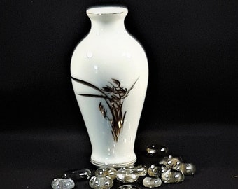 White China Vase. Vintage home decor or retro home decor. Collectible vintage vase from China. Great gift idea or Eclectic home decor.