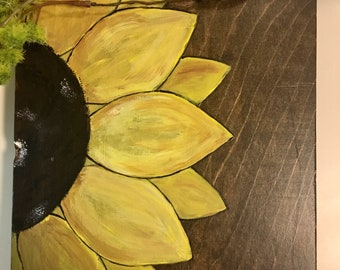 Wooden wall plaque featuring sunflower