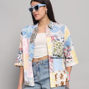 Överdimensionerad bomullsskjorta med patchwork för kvinnor, vit patchwork-skjorta med knappar, festivalskjorta i vintagestil, lös bomullsskjorta med sommarmotiv