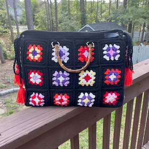 Handmade Boho Crochet Tote Bag – Multicolor Retro Purse with Bamboo Handles – Eco-Friendly Market Bag – Unique Gift for Her