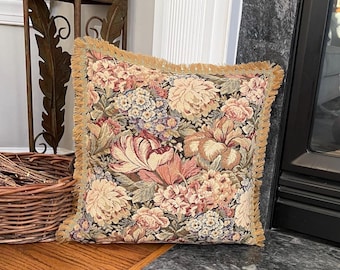 Funda de cojín con tapiz de jardín jacobino hecha a mano, con reverso de terciopelo burdeos, 18 x 18 cm, diseño floral