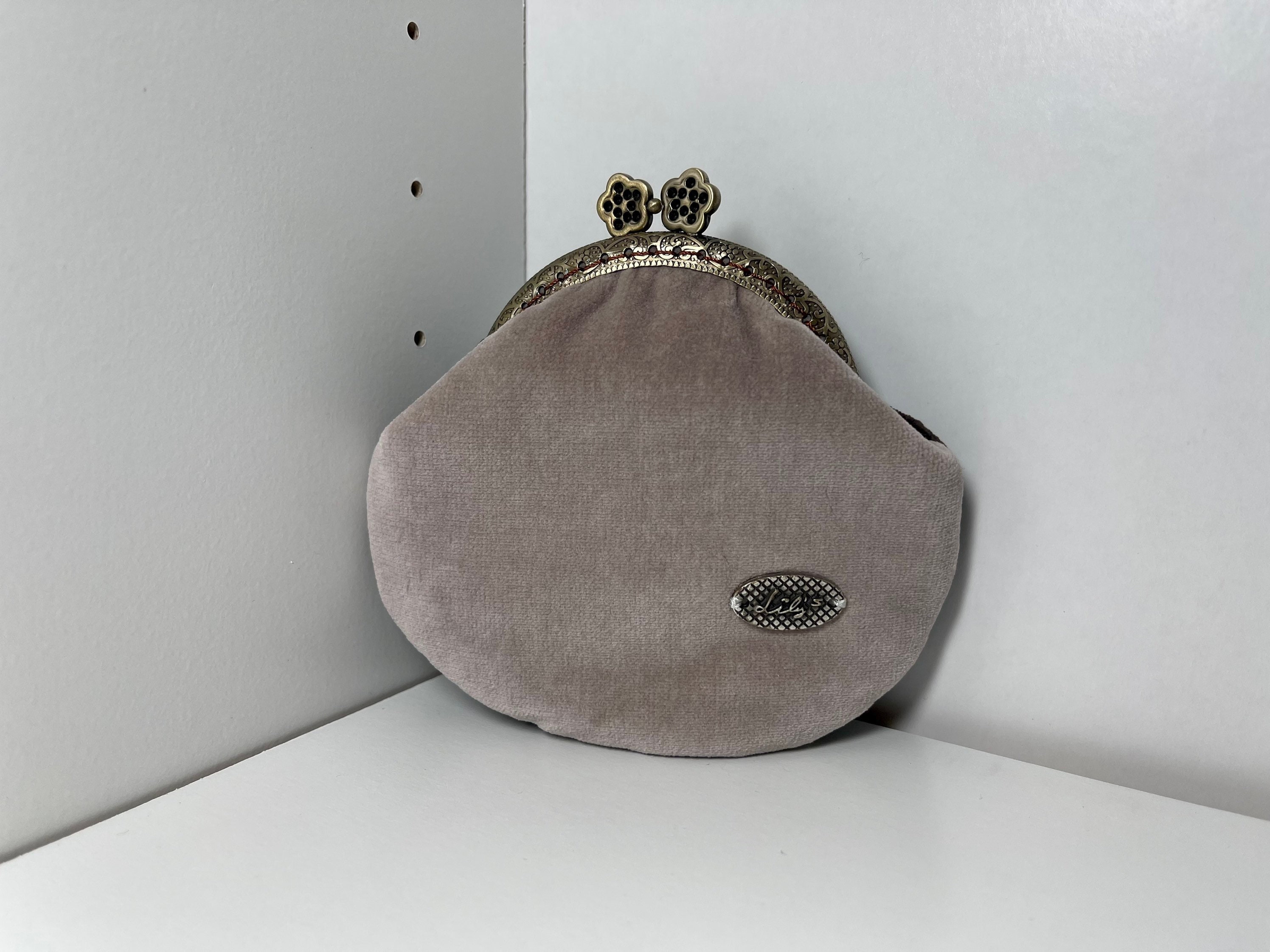 Kiss lock clasp purse • clasp coin purse • leather coin purse