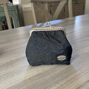 Schwarze Satin Kiss Lock-Geldbörse | Retro Mini Clutch | Handgefertigte Satin Beutel | Geldbörse im Vintage-Stil | Geschenk für Sie | Kleine Tasche