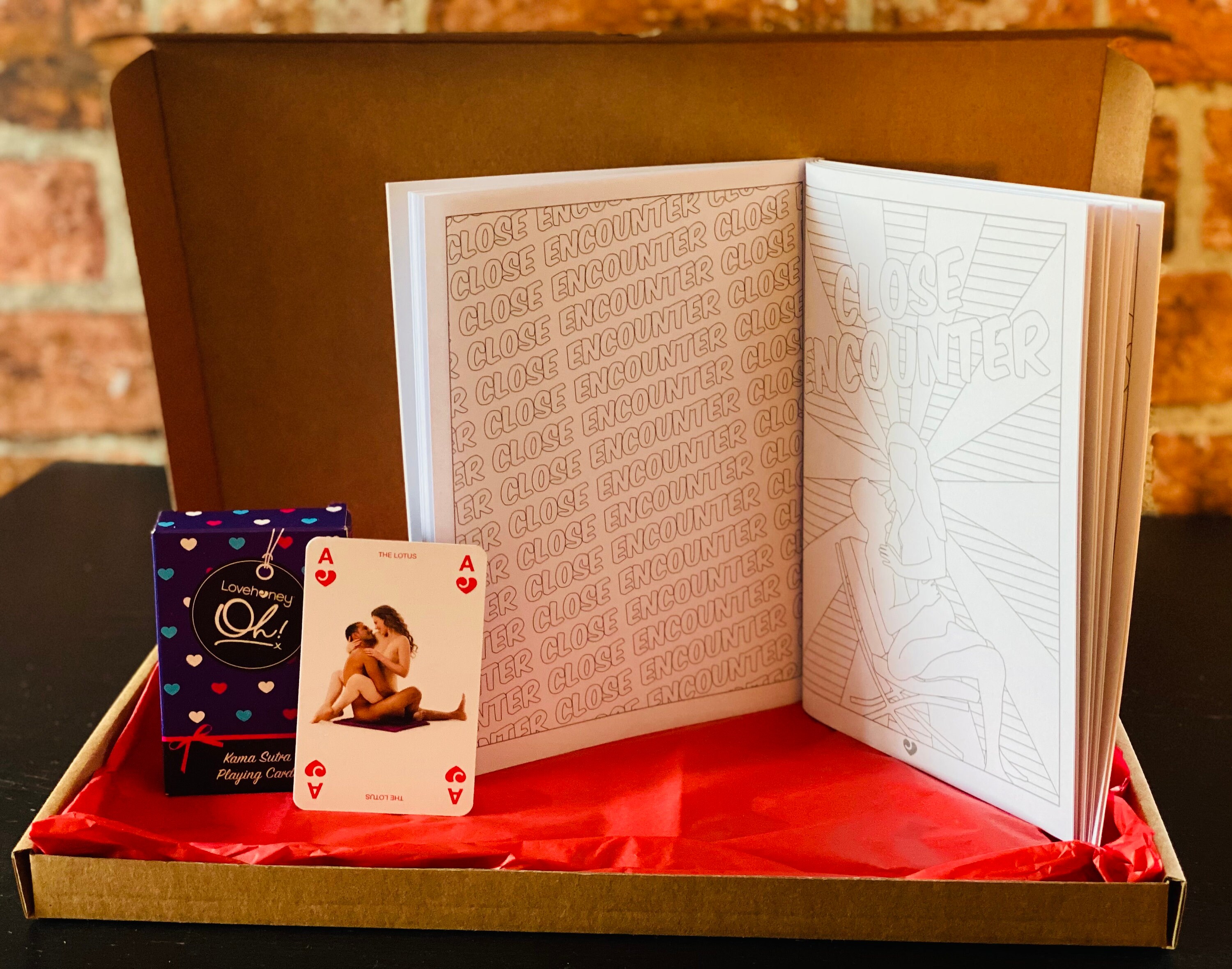Karma sutra da colorare, carte da gioco sexy in cassetta delle lettere con  carta velina Idea regalo San Valentino -  Italia