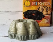 Vintage Bundt Pan - Fiesta Party Pan - Sage Green - Nordic Ware Bundt Pan - Avocado Green - Heavy Cast Aluminum Bundt Pan - Box Recipes